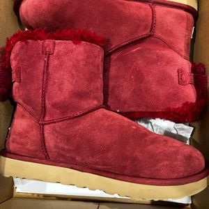 UGG mini Bailey bow used size 9